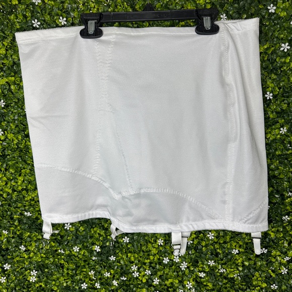 Rago Brand girdle/tummy control garter size 8x - Picture 2 of 3
